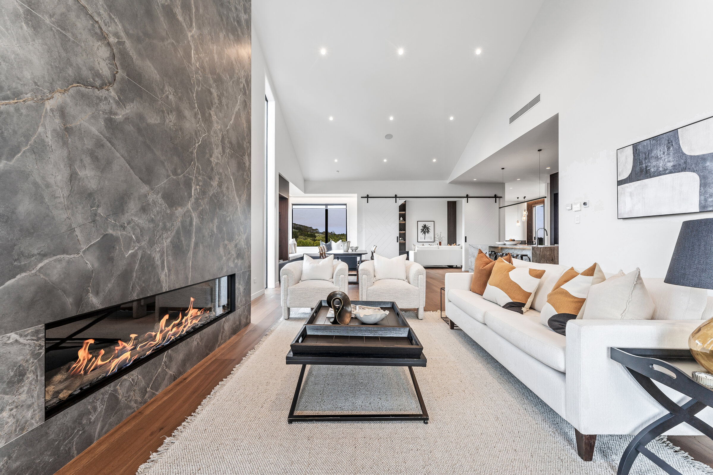Principal bedroom with a calm material palette