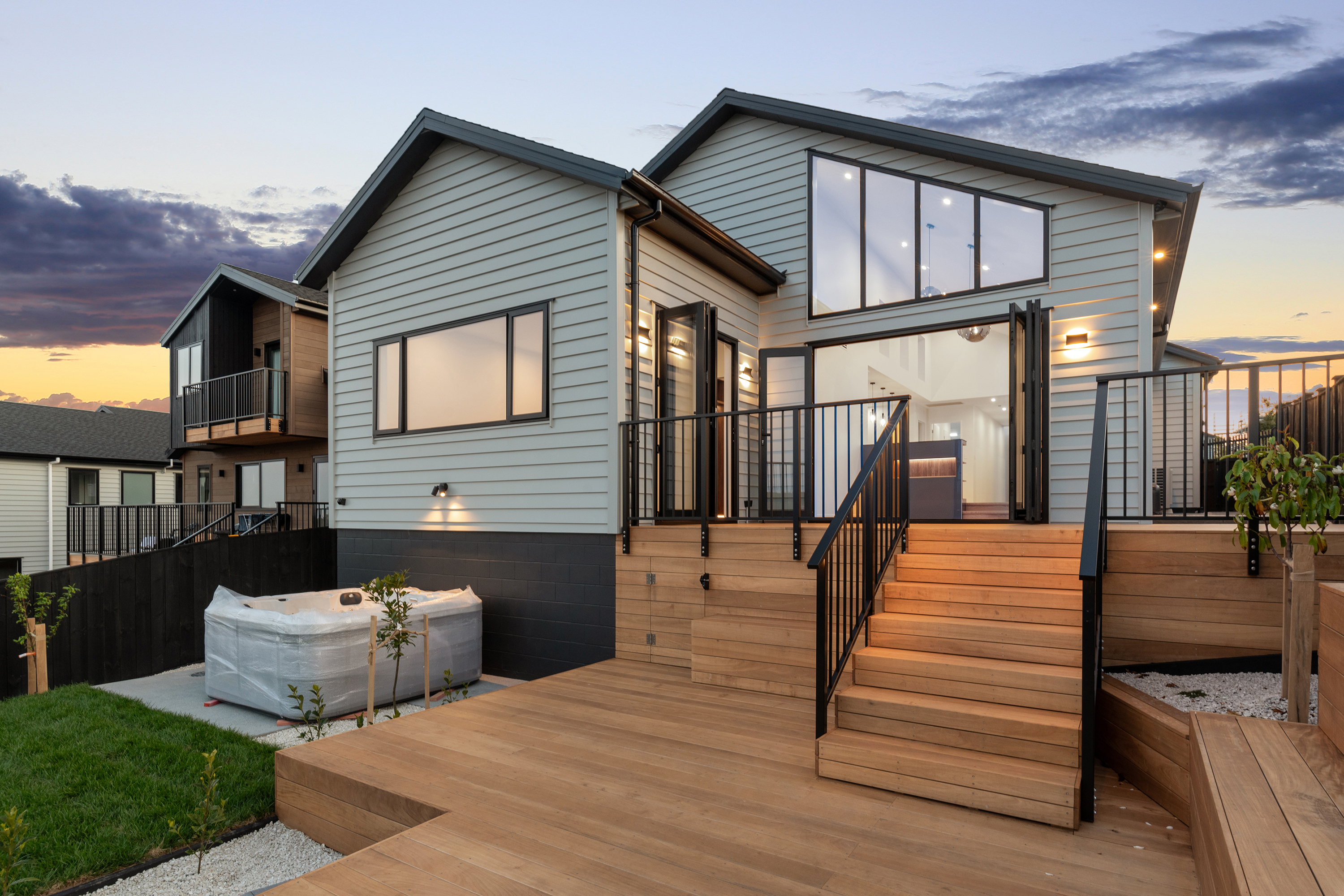 Timber deck and outdoor spa at the Ara Hills Residence