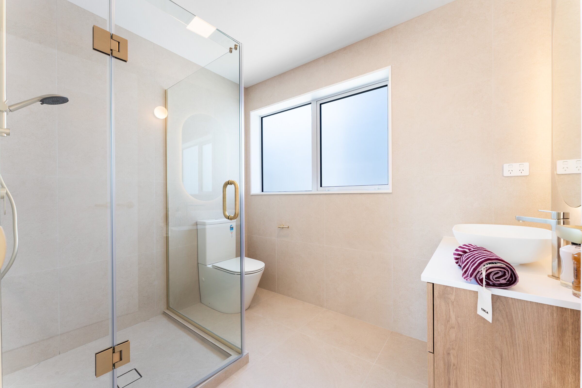 Tiled ensuite bathroom at William Souter Street